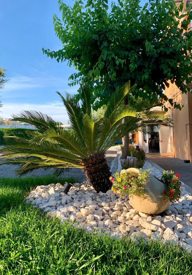 Albergo La Pescatrice Moniga del Garda Exterior photo