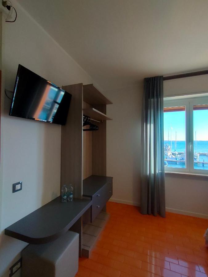 Albergo La Pescatrice Moniga del Garda Exterior photo