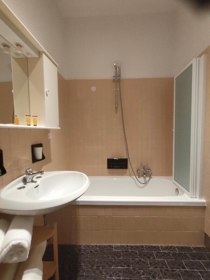 Albergo La Pescatrice Moniga del Garda Room photo